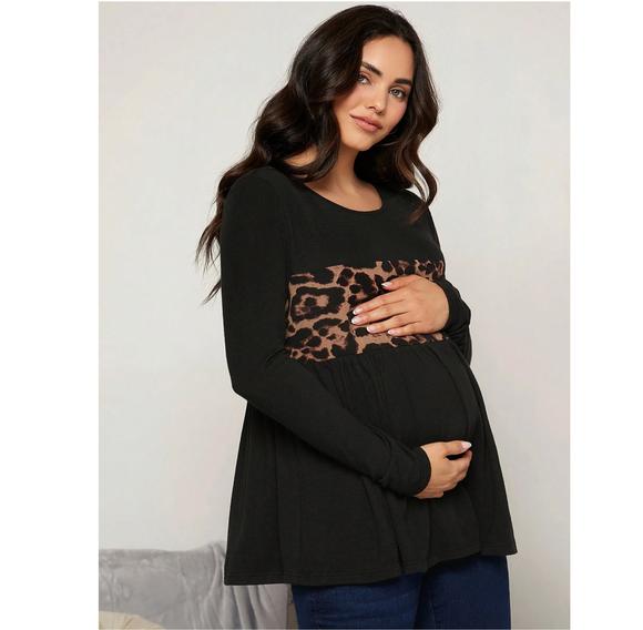 Leopard print t-shirt motifs for maternity
