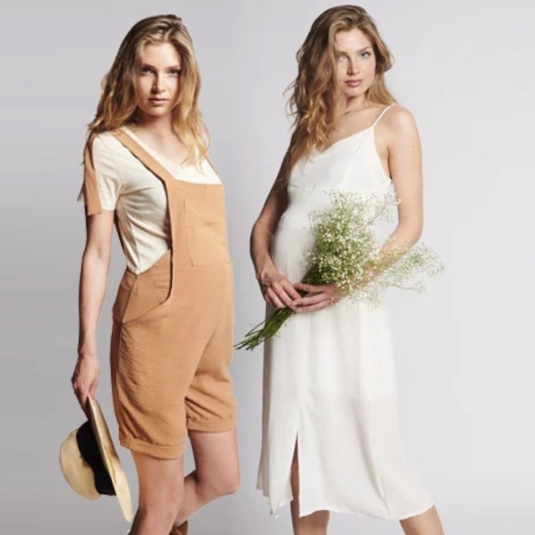 Mobile slide - Maternity wear (two women in maternity outfits)